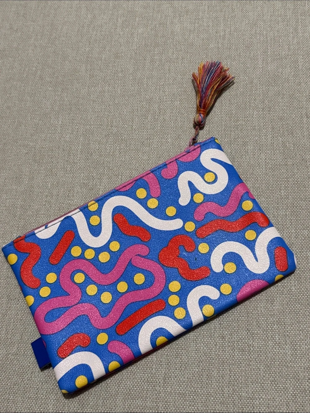 Ipsy MakeUp Bag-Gently Used-1990’s Retro Vibes Print-String Tassel-Pink/Blue